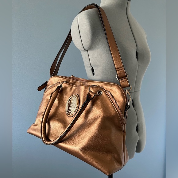 Bueno Bronze Metallic Handbag – Excellent Condition - Picture 2 of 16